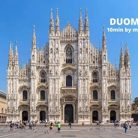 Apartment Duomo 10min Shopping&relax Fast Wifi & Balcony Milan